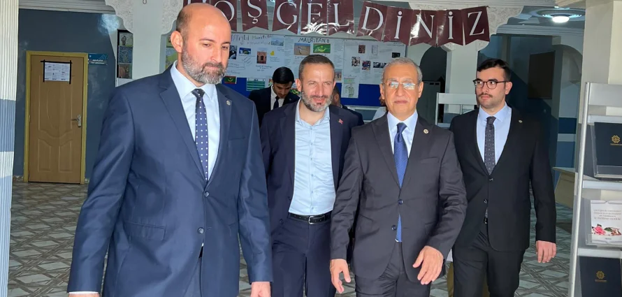 Le professeur Abdurrahim Disk, député turc et membre de l'Organisation de la coopération islamique, a visité jeudi matin les écoles internationales turques Maarif en Mauritanie.